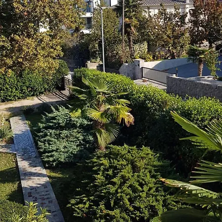 Apartment With A Parking Space Malinska