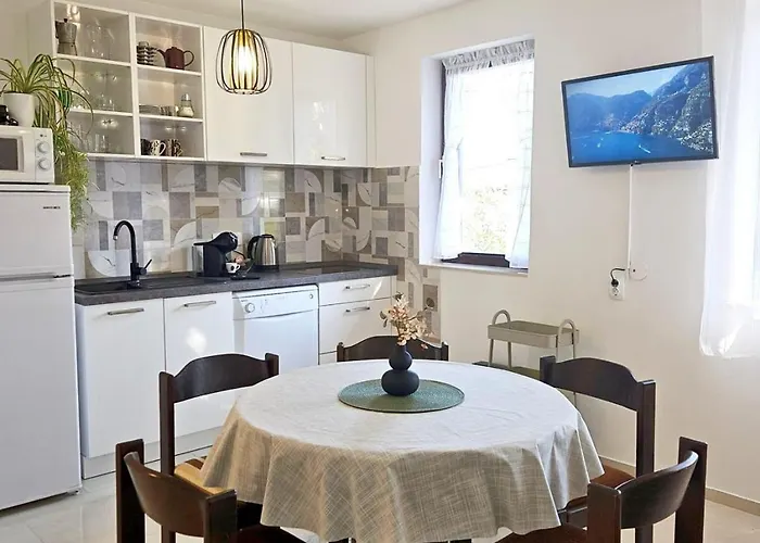 With A Parking Space Apartamento Malinska